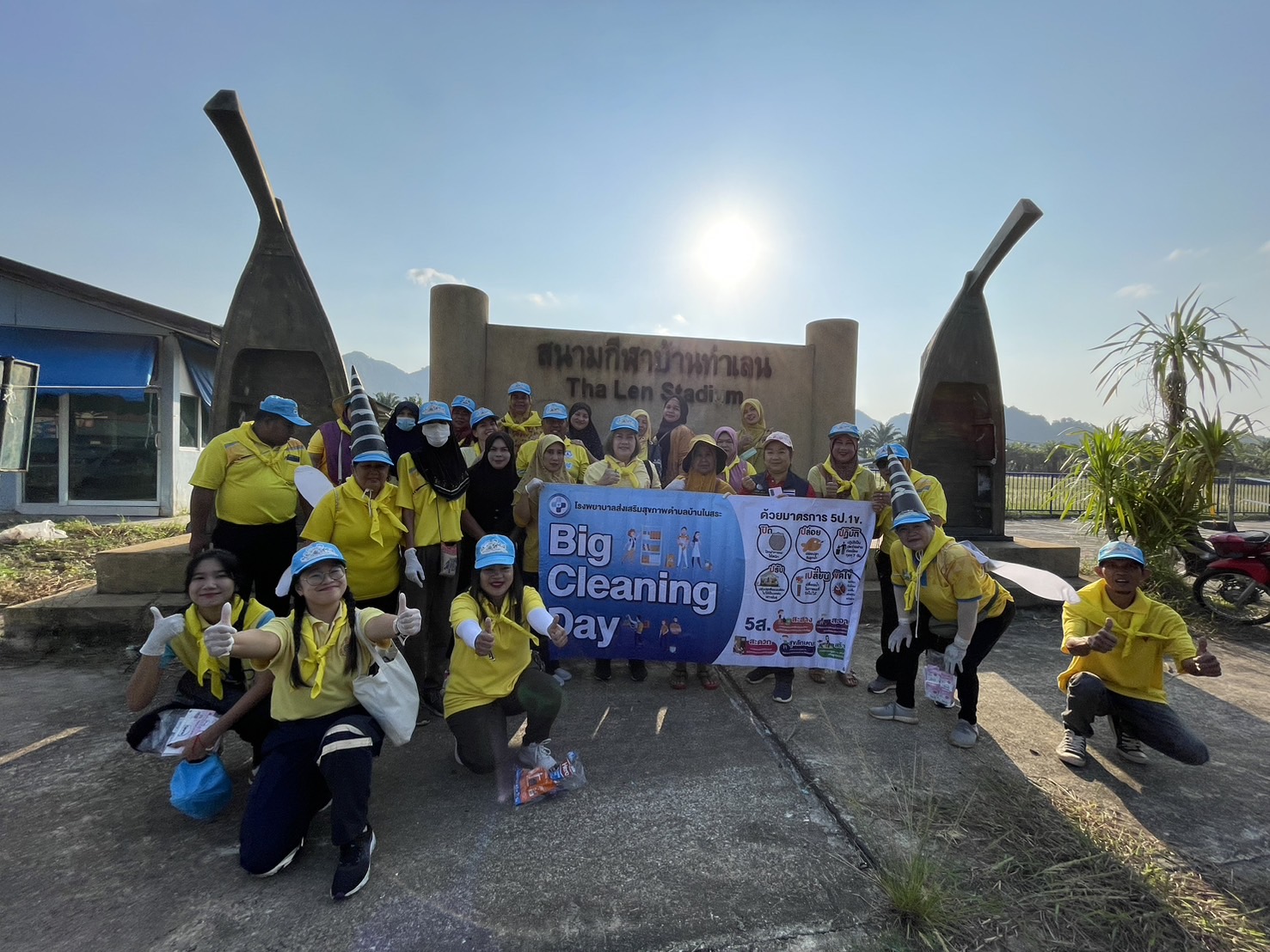 จัดกิจกรรม KICK OFF DHF & BIG CLEANING DAY  โดยการรณรงค์สร้างจิตสำนึกในการมีส่วนร่วมการควบคุมและป้องกันโรคไข้เลือดออก และเน้นให้มีการนำมาตรการ 5ป. 1ข. " และมาตรการ 3 เก็บ 3 โรค