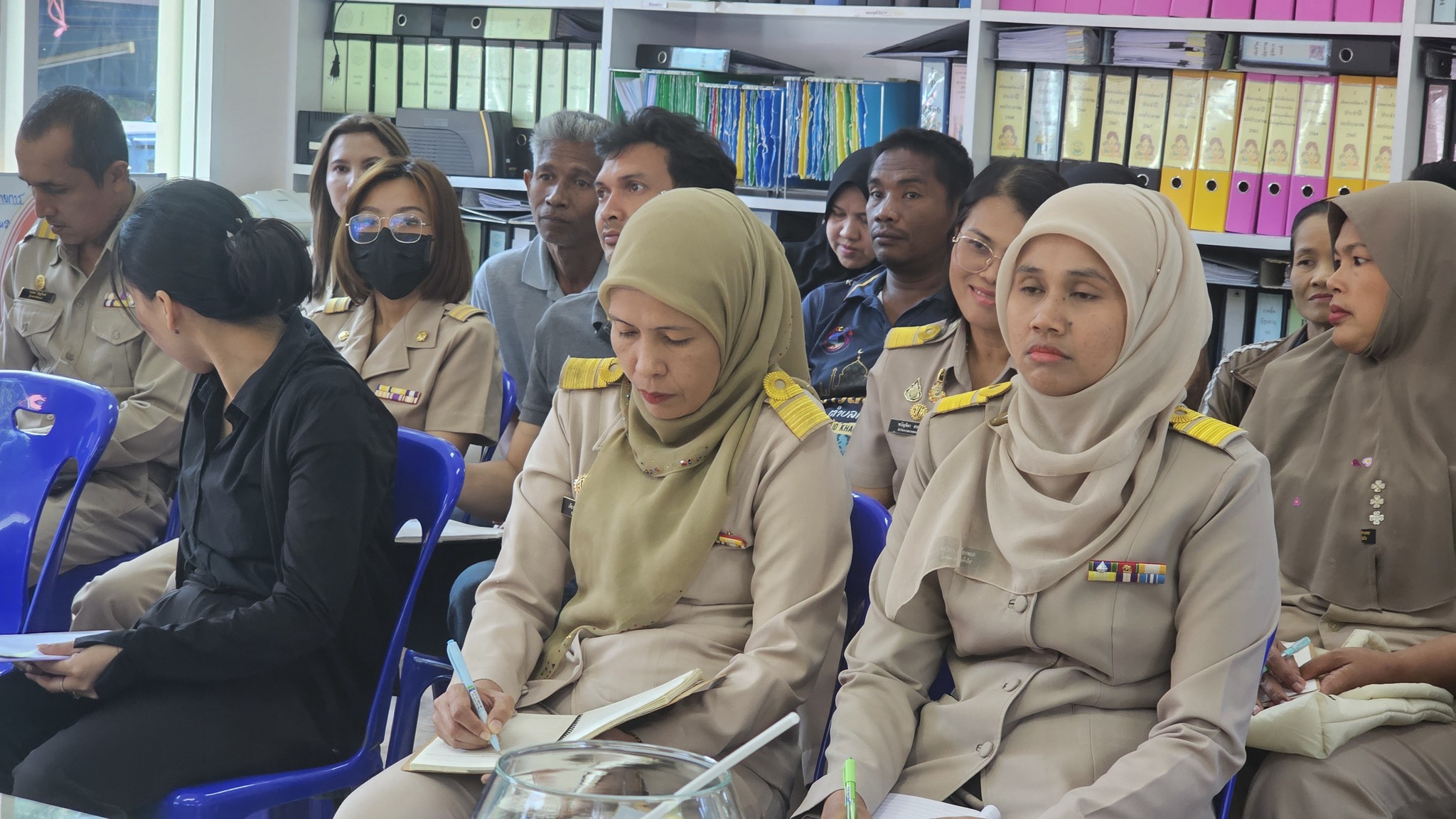 ประชุมประจำเดือนพนักงานส่วนตำบลและพนักงานจ้างองค์การบริหารส่วนตำบลเขาทอง