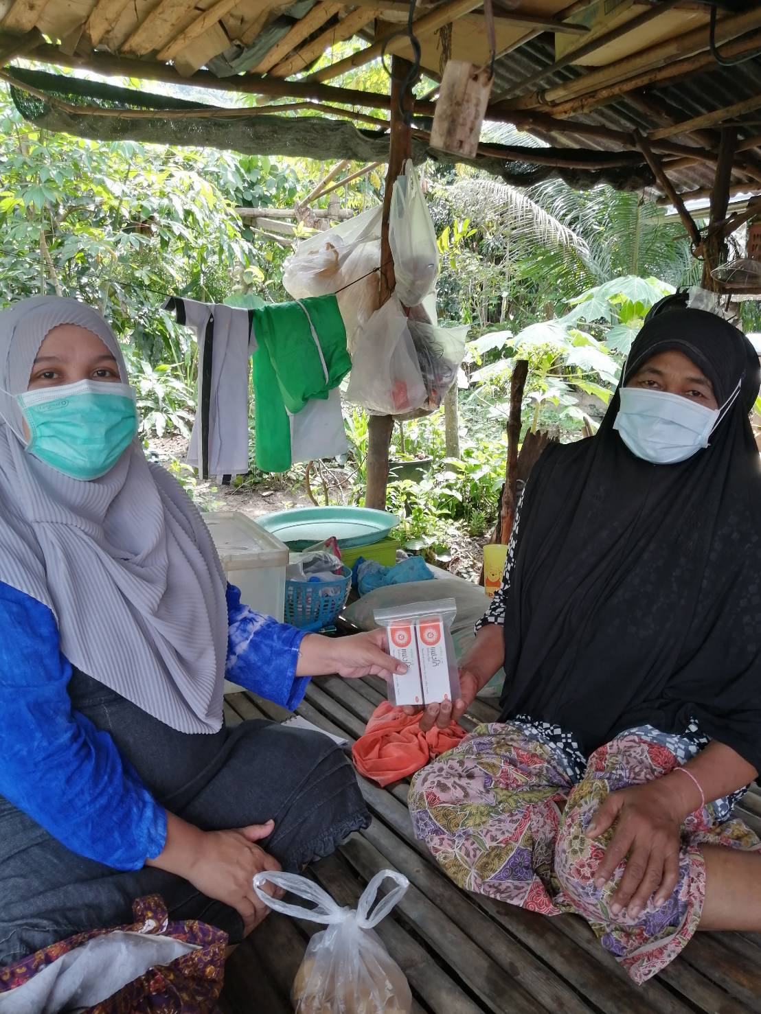 อาสาสมัครบริบาลท้องถิ่นตำบลเขาทอง ลงพื้นที่เยี่ยมผู้สูงอายุที่มีภาวะพึ่งพิง