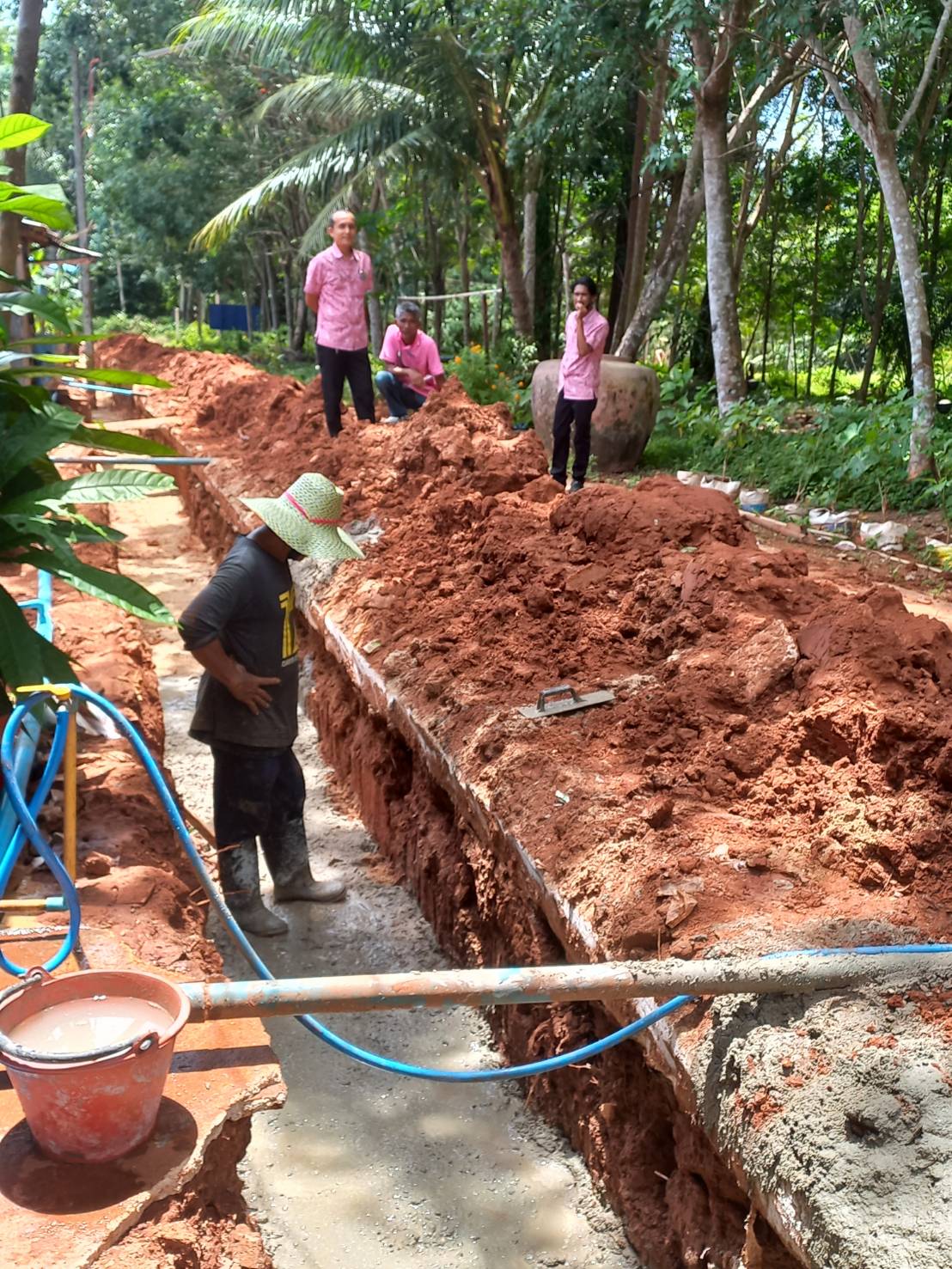 โครงการก่อสร้างรางระบายน้ำ  คสล.ถนนสายวงแหวน  บ้านท่าพรุ  หมู่ที่ 1